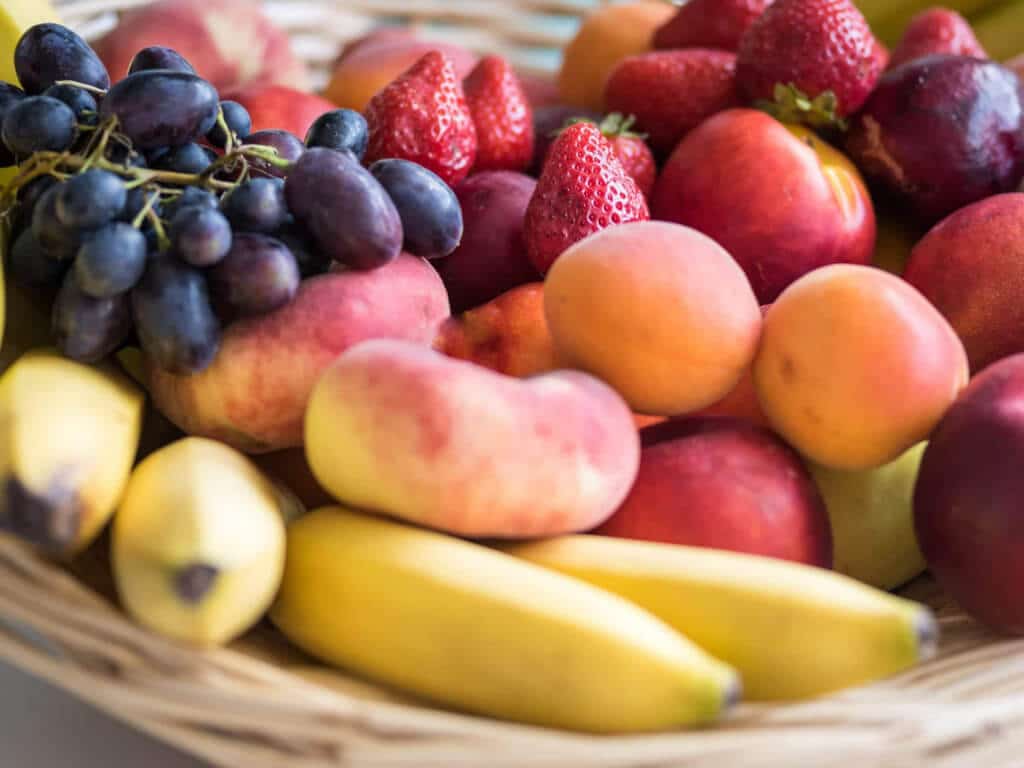 Panier de fruits au bureau